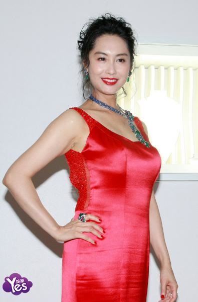 〈Yes 台北现场〉朱茵自爆黄贯中爱送珠宝 戴的越贵老公跟得越紧