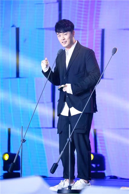 陈赫获年度最佳综艺表现奖 获奖感言狂自黑
