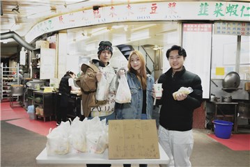 告五人天未亮顶8度低温寒风送“惊喜” 开工日快闪送暖心早餐