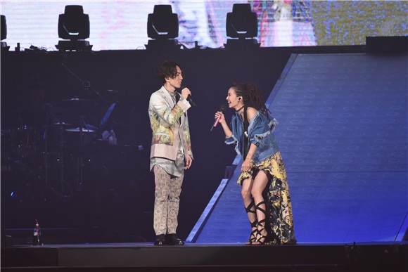 林宥嘉举办演唱会 蔡依林现身当嘉宾