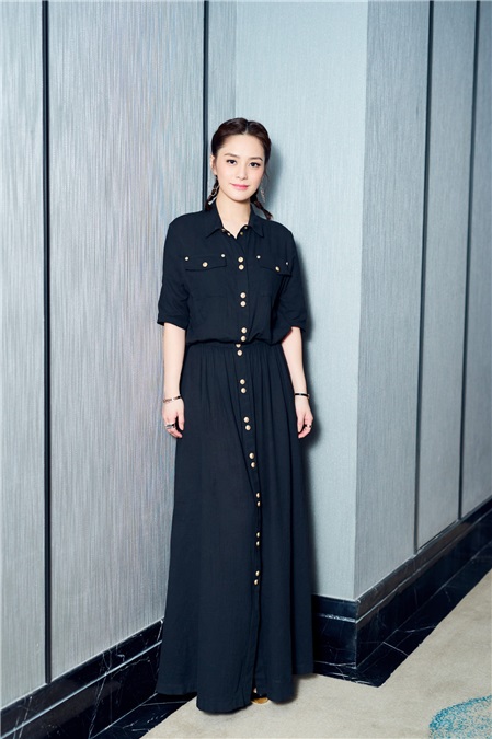 阿娇暖春写真清丽上线 麻花辫甜美出镜尽展青春元气