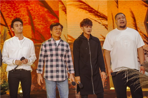 成龙《快本》集结飞虎 王凯黄子韬王大陆上演制服诱惑