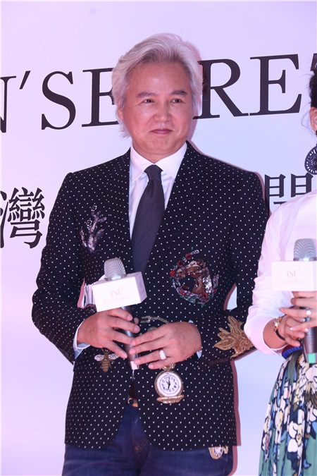 林瑞阳、张庭出席Tin’Secret庭秘密台湾旗舰店开幕记者会
