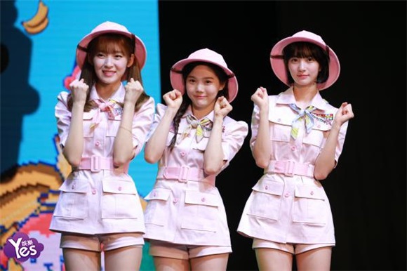 〈Yes 首尔现场〉OHMYGIRL举行新专辑SC 成员们可爱亮相清新十足