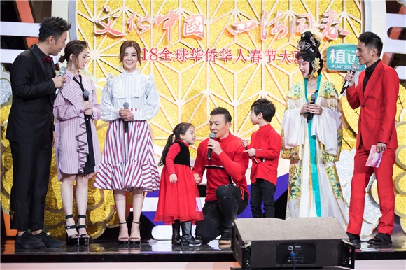 Twins合体亮相华人春晚 再唱《见习爱神》开启回忆杀2.0模式