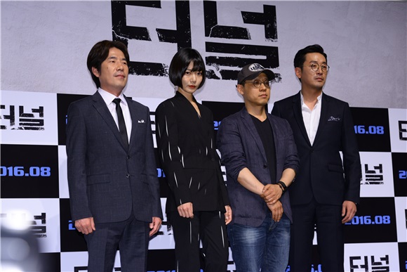 电影《隧道》制作发布会 主演河正宇、裴斗娜、吴达洙出席活动