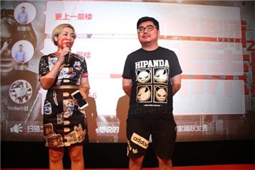 总制片人嵇培莉和丁匡一导演