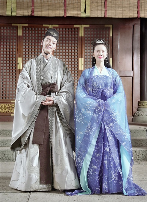 《醉玲珑》首次媒体探班 陈伟霆新造型尽显帝王风范