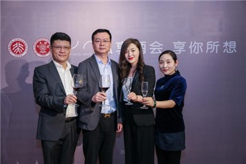 (起源老师 李一兵主任 YOYO老师 朱薇副主任)
