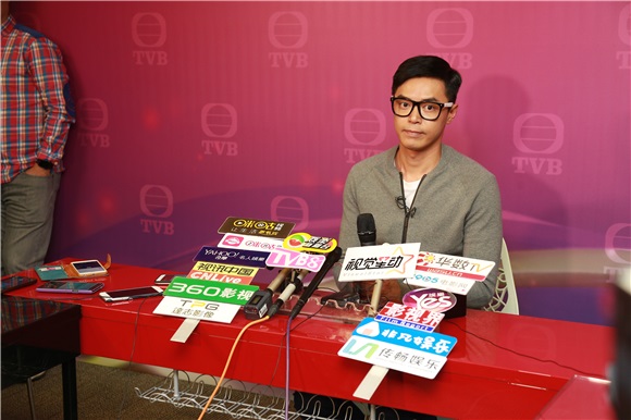 李润庭出席出轨门记者会