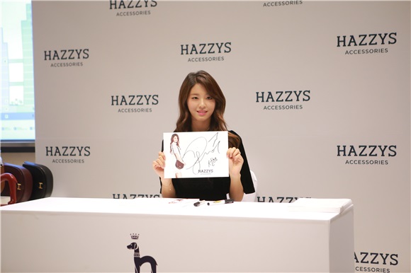 〈Yes首尔现场〉AOA 雪炫亲和力佳 应要求写上中文名