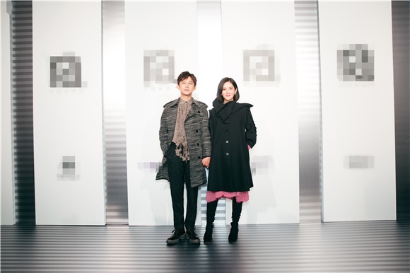 谢娜孕后首亮相助阵自家品牌 快乐家族等好友现身助阵