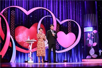 《中国式相亲》今晚20:30收官 5个家庭同时为优质男爆灯