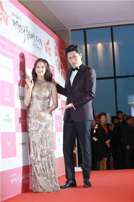 Nana、李贞贤、李东辉等出席第六届大韩民国TOP STAR奖颁奖典礼