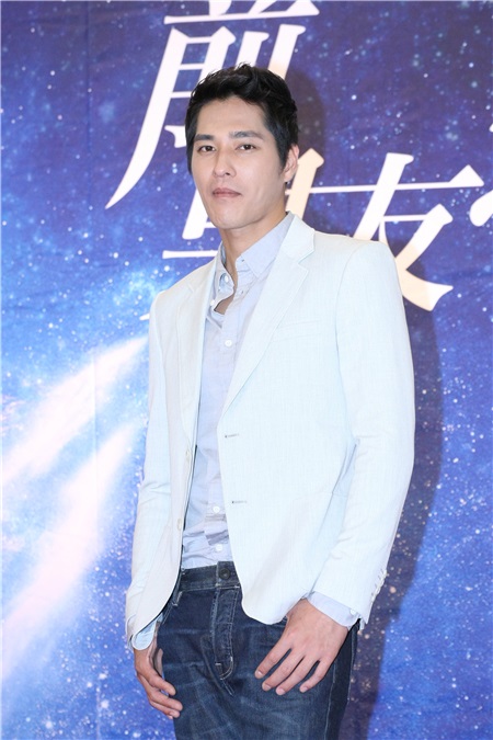 杨丞琳、蓝正龙等出席《前男友不是人》开镜记者会