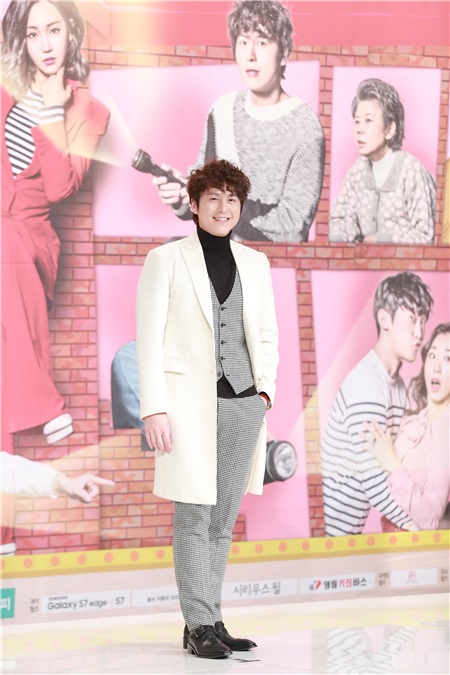 李准、郑素敏出席KBS新周末剧《爸爸好奇怪》的制作发布会