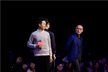 男嘉宾与姜振宇比身高