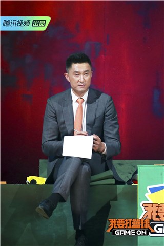 CBA冠军教练杜锋冷静观察