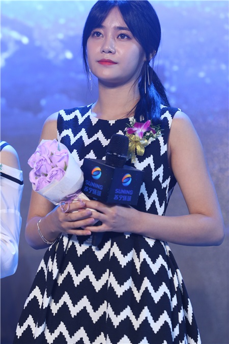 女团AOA出席2016苏宁环球战略发布会