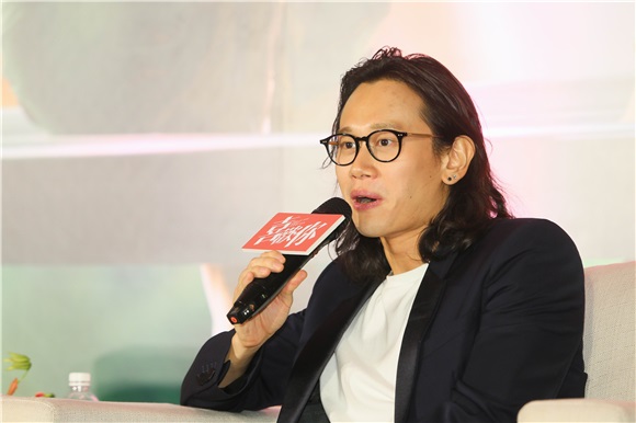 导演许宏宇、监制陈可辛、金城武、许月珍等出席电影《喜欢你》台北记者会