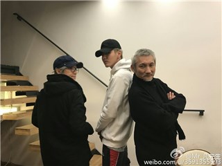 吴亦凡晒周星驰徐克合影 网友笑侃：都是奶奶灰