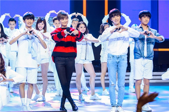 李宇春TFBOYS偶像集结 青春呆萌运动力惊人