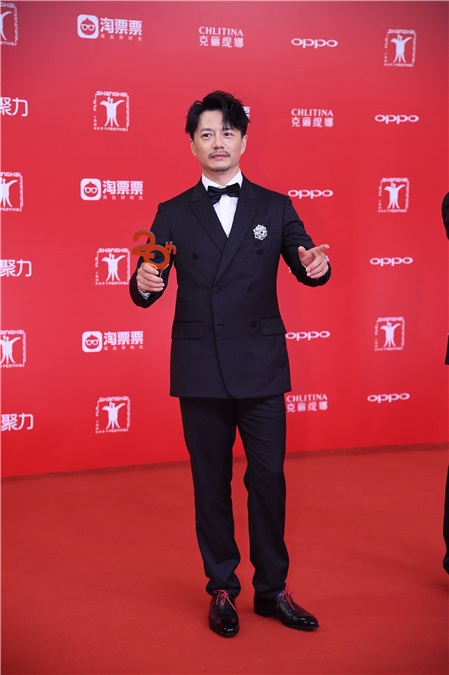 众星云集红毯星光熠熠 朱茵段奕宏携新剧亮相红毯