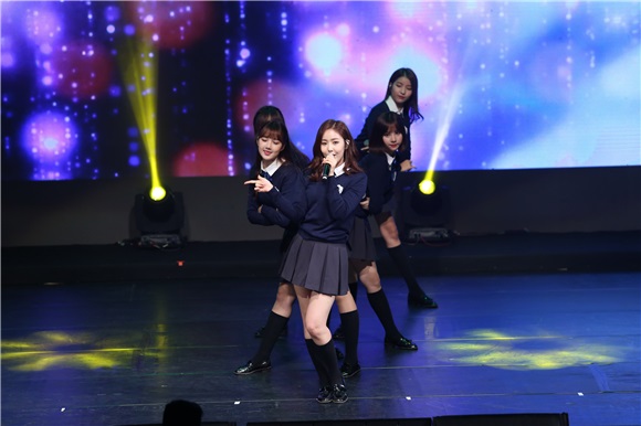 韩国女团Gfriend举办粉丝演唱会