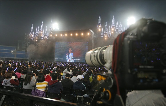 五月天桃园举办演唱会
