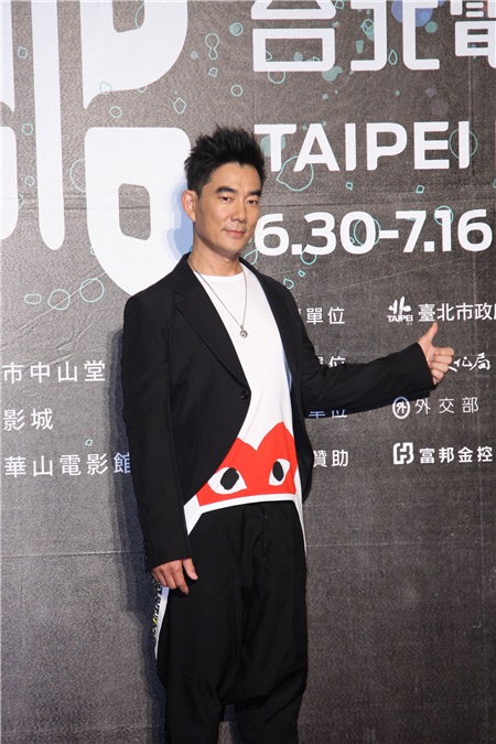 任贤齐与导演欧文杰等出席电影 《树大招风》宣传