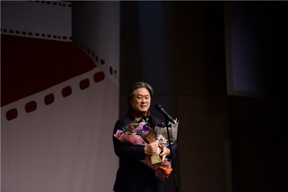 第8届韩国年度电影奖颁奖典礼 宋康昊、马东锡、罗美兰等到场出席