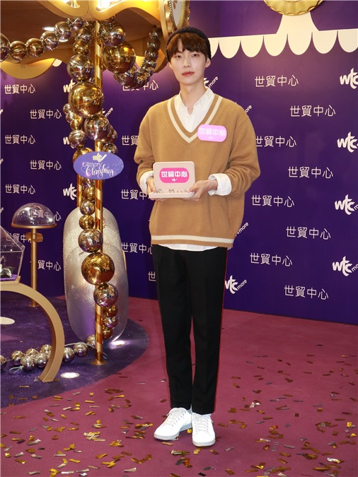 韩国男星安宰贤出席「wtc more Glittery Christmas 」揭幕礼及签名会