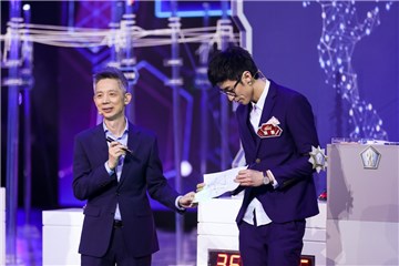 徐萌展示草稿图纸,路线图正确,却因失误,剪错绳子