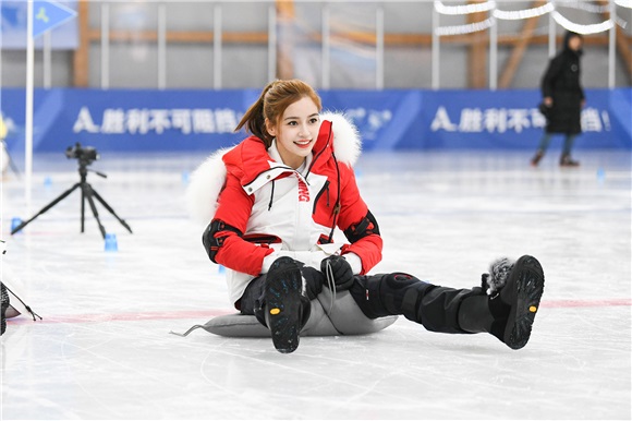 Angelababy《奔跑吧》喊话「海绵山」 接受刺骨冰水挑战