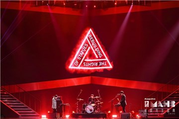 重塑雕像的权利压轴演唱《Hailing Drums》