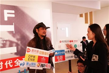 张杨导演在华盛顿启动仪式上接受采访