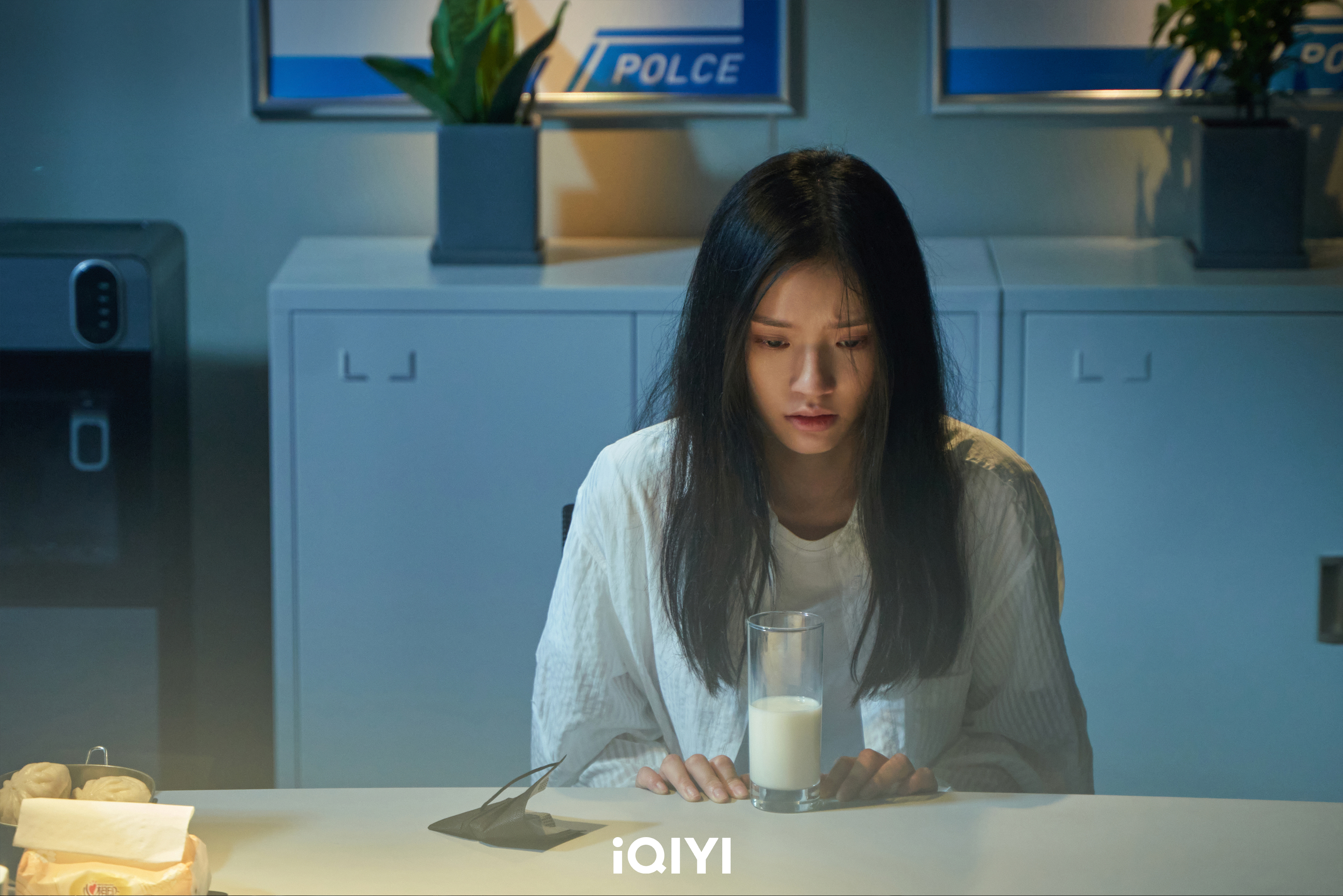 《不完美受害人》开播话题十足 影后周迅新作饰律师面临职业挑战