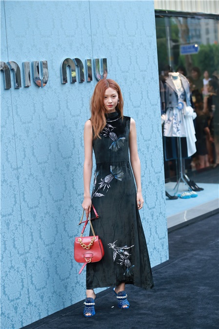 少女时代Tiffany、韩孝周、李洙赫等出席某品牌店开业纪念活动