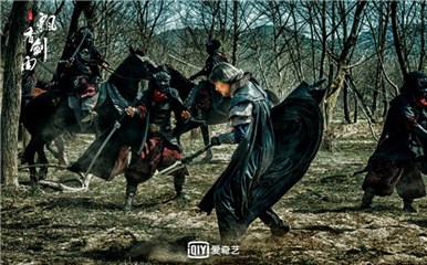 剧中丁忧(宋铭宇饰)手持霸王枪
