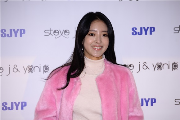 李多熙、李世英等出席某时尚品牌活动