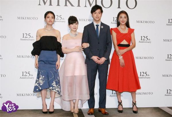 4月26日台北讯 江宏杰.福原爱出席MIKIMOT...