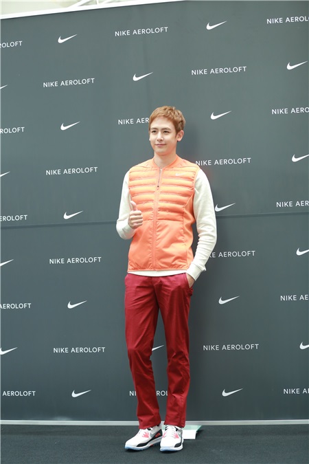 林周焕、李廷镇等出席NIKE新店开幕 各个运动装扮展现充满活力
