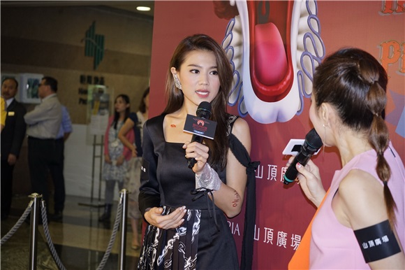周秀娜与少女标本的Jesscia & Kabby
出席在万圣节活动