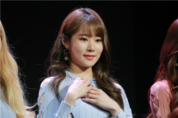 女团MelodyDay举行迷你2辑《KISS ON THE LIPS》发售showcase