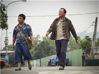 纳豆NG狂抽两包菸 大赞前辈许冠文「像变了一个人」