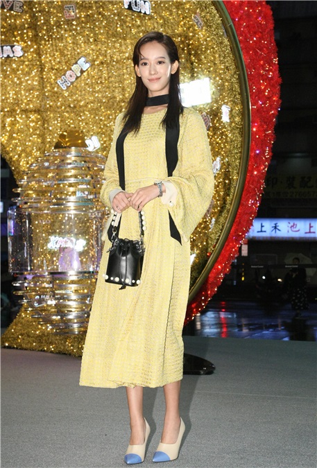 欧阳娜娜、孟耿如等出席FENDI微风信义巨型圣诞装置点灯派对