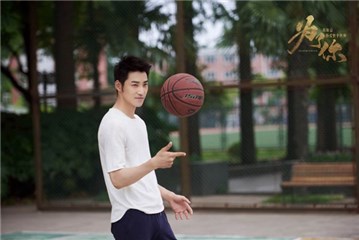 《为了你我愿意热爱整个世界》剧照