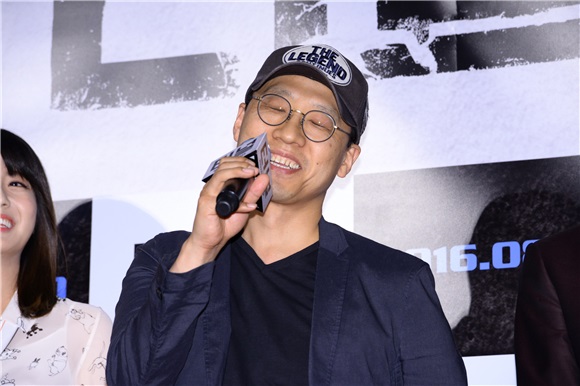 河正宇、裴斗娜等出席了电影《隧道》VIP试映会