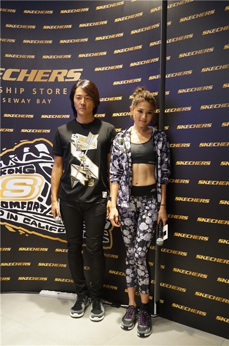 郑伊健与周秀娜出席《SKECHERS旗舰店开幕》