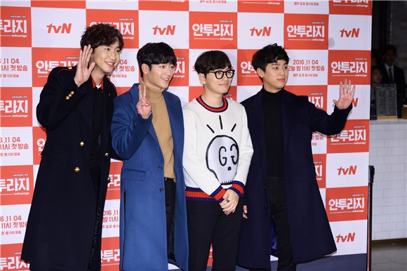 今日(11月4日),tvN 最新金土剧(周五.六播出的剧集)《Entourage》在首尔市清潭 CINE CITY 举办了特别版抢鲜看试映会兼红毯活动,